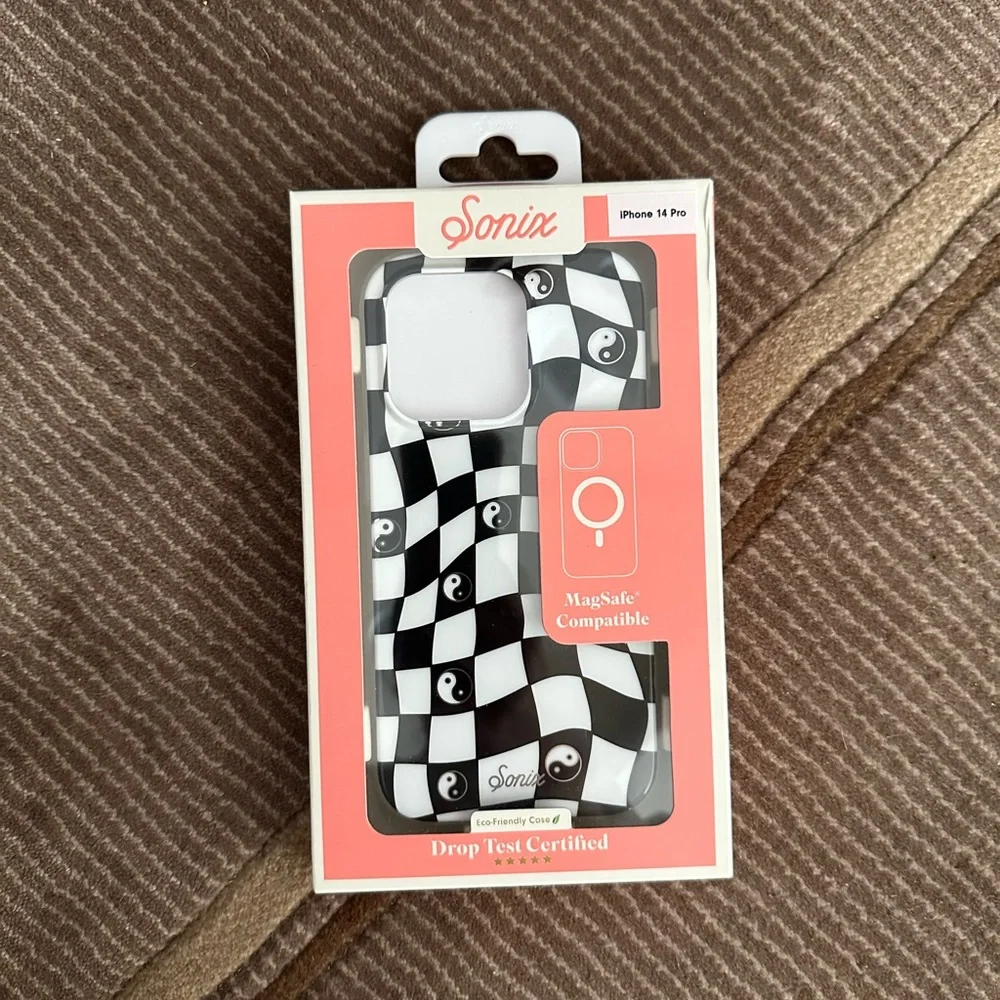 NWT Checkmate Yin Yang MagSafe Compatible iPhone Case